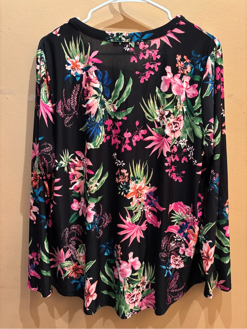 INC International Concepts Black Floral V-Neck Long Sleeve Top Size 1X - Picture 7 of 8
